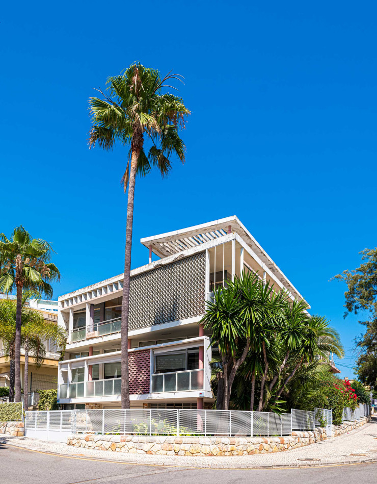 Bâtie en 1955, la Casa Gago est la plus célèbre réalisation de l’architecte portugais Manuel Gomes da Costa.