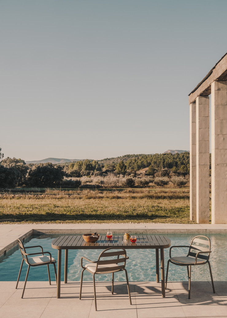 Made Studio réalise spécialement pour Kave Home, la collection « Joncols ».