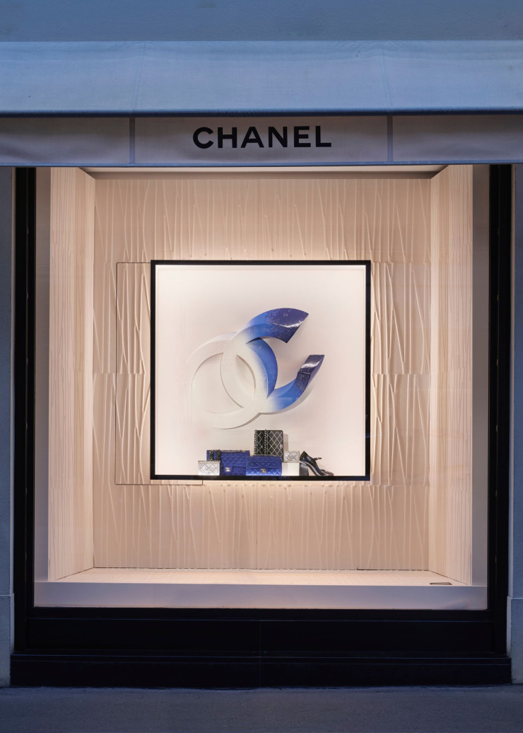 « Le visual merchandising consiste à mettre en scène des collections, en boutique et en vitrine, afin de soutenir la vision d’un directeur ou d’une directrice artistique » affirme Agnès Liely.