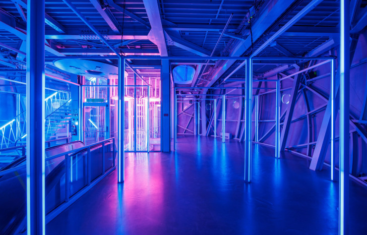 « Restart » est, elle, une exposition temporaire qui propose un parcours immersif dans la matière visuelle et le son, une expérience contemplative dans les entrailles de l’Atomium.