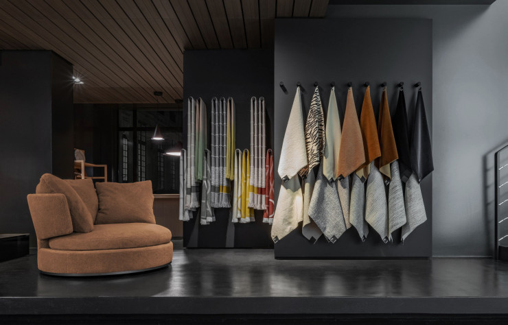 Pour habiller ses canapés, dont l’Amoenus Soft, Maxalto propose une nouvelle gamme de tissus.