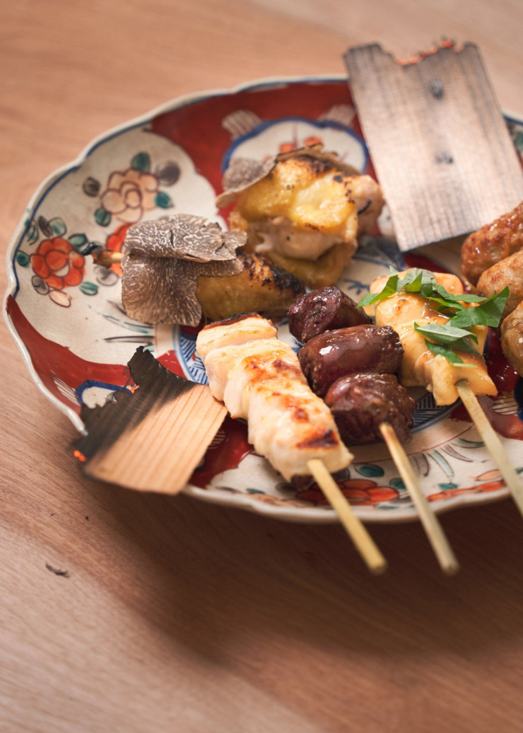 Le menu unique est composé de yakitoris. 