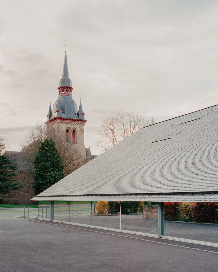 La piscine municipale de Saint-Méen-le-Grand réhabilité par le cabinet d’architecture RAUM; © Charles Bouchaib