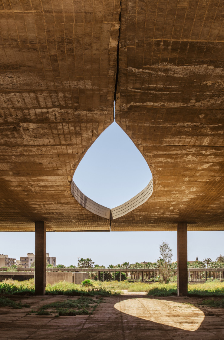 La Foire internationale de Tripoli édifiée par Oscar Niemeyer (1963-1975), image tirée du livre « Modernist Beirut  » de Matthieu Salvaing et Guillaume Excoffier.