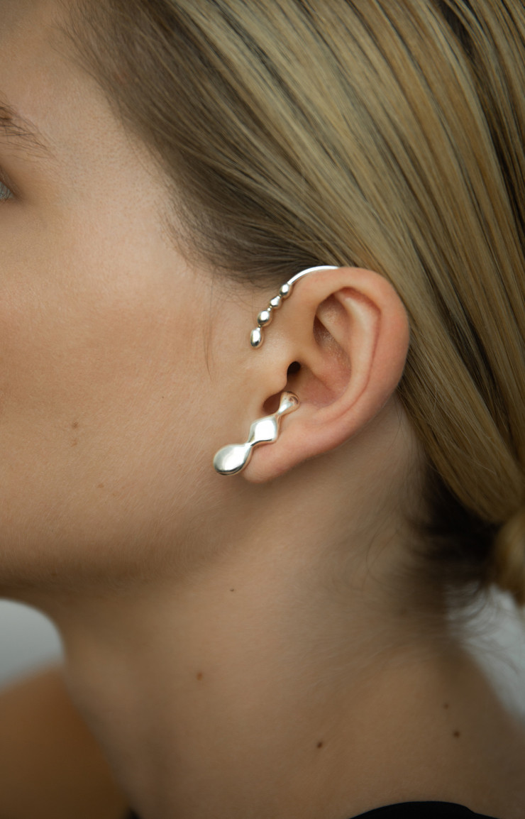Un ear cuff qui tient l’oreille « comme par magie », ou presque…