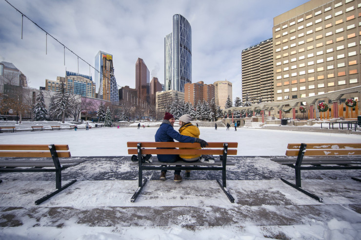 L’Olympic Plaza de Calgary, un espace empreint d’histoire et de célébration, où l’esprit olympique perdure au sein de son architecture accueillante et de son ambiance vibrante