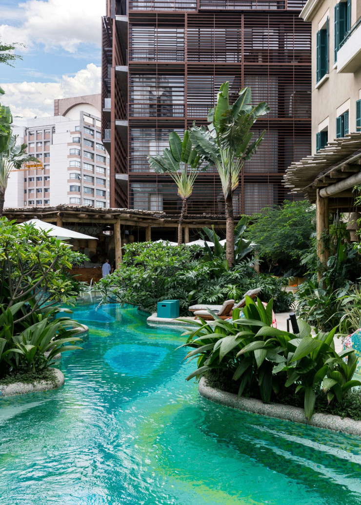 Premier acte du pharaonique projet Cidade Matarazzo, du Français Alexandre Allard, l’hôtel Rosewood est une véritable oasis urbaine. À l’arrière-plan, la tour Mata Atlântica, signée Jean Nouvel.