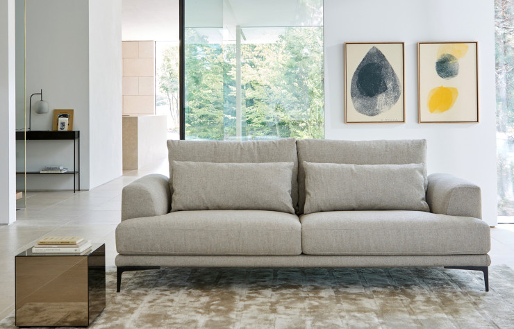 Du mobilier de qualité fusionné aux oeuvres d’art.
