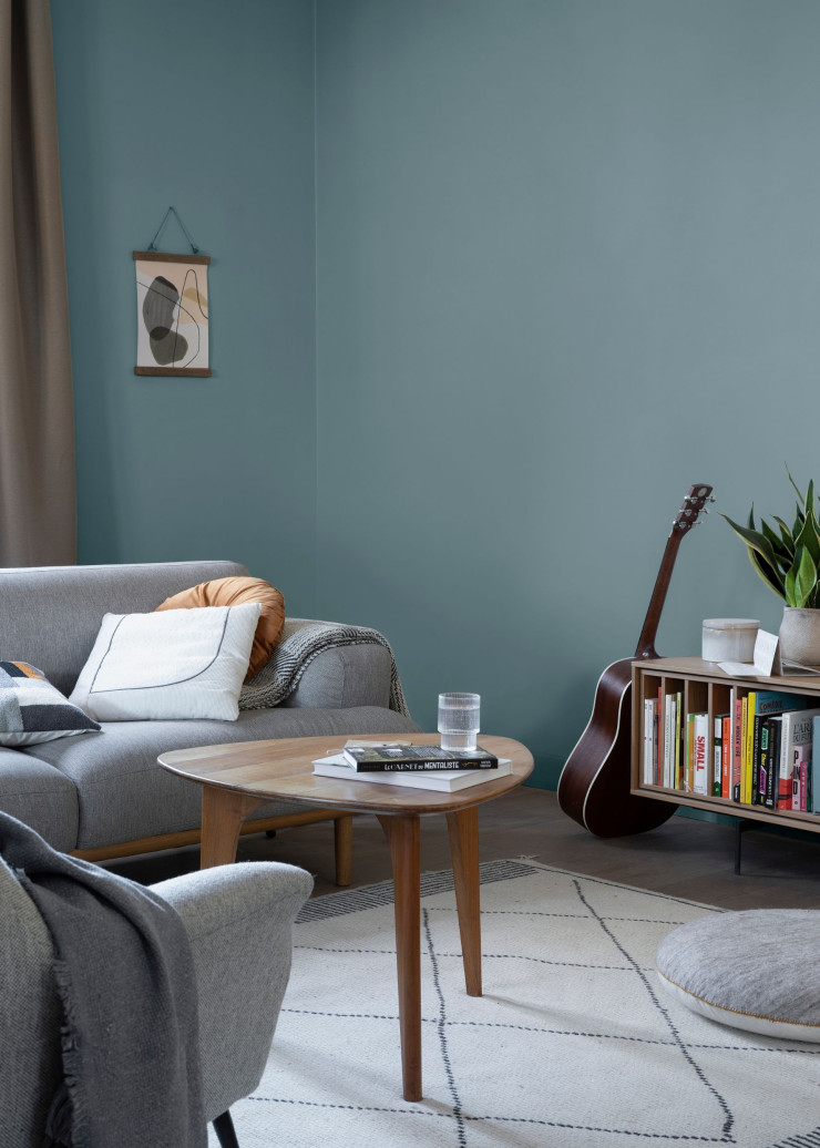 La palette développée par V33 se compose de vingt-huit teintes tendres et tendance, comme le jade clair, le rose terracotta, le granit rose et le sable chaud.