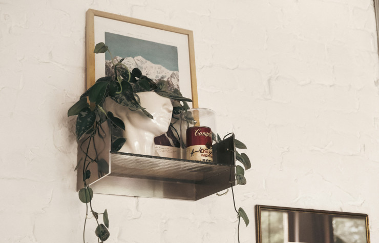Une boîte de conserve Campbell’s fait partie des objets d’art exposés dans la cuisine.