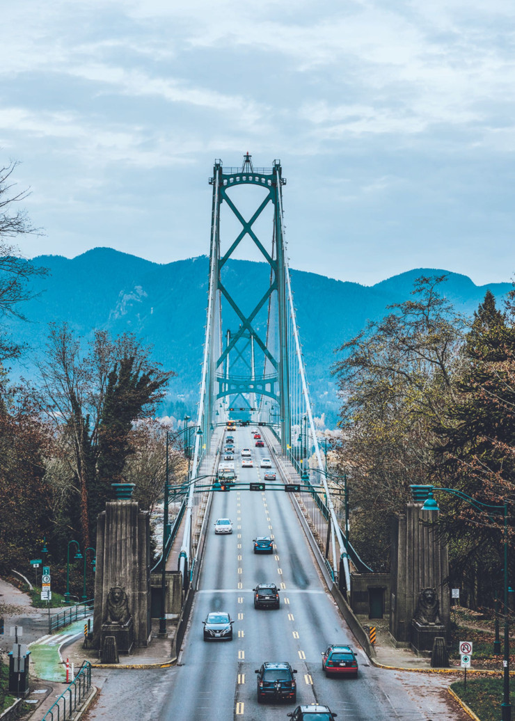 La cité canadienne offre un cadre de vie en osmose avec la nature et bénéficie d’un climat tempéré. Un contexte qui a sans aucun doute influencé une réflexion résiliente sur l’insertion des bâtiments et infrastructures dans cet environnement exceptionnel.