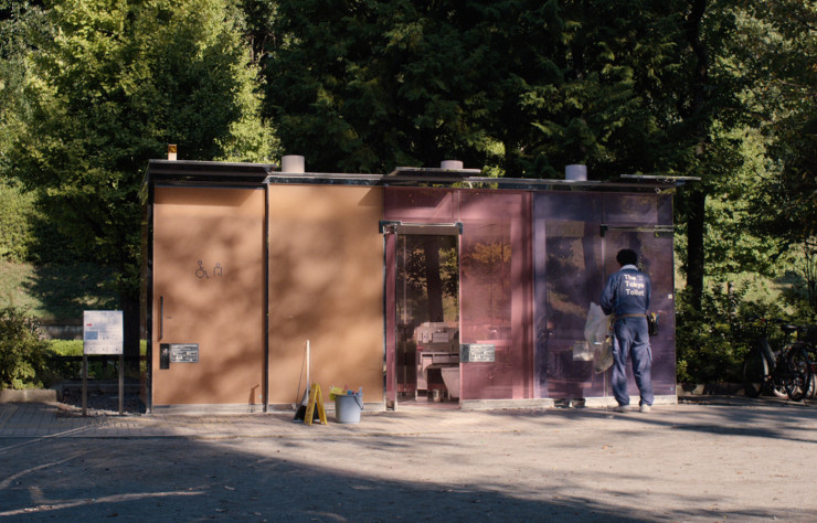 Les toilettes translucides de Shigeru Ban dans le film Perfect Days.