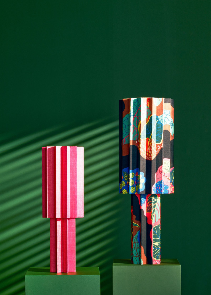 Lampes Pleated for Frank, design Folkform, soit Anna Holmquist et Chandra Ahlsell, designers scandinaves de l’année aux Scandinavian Design Awards 2023 (Svenskt Tenn).