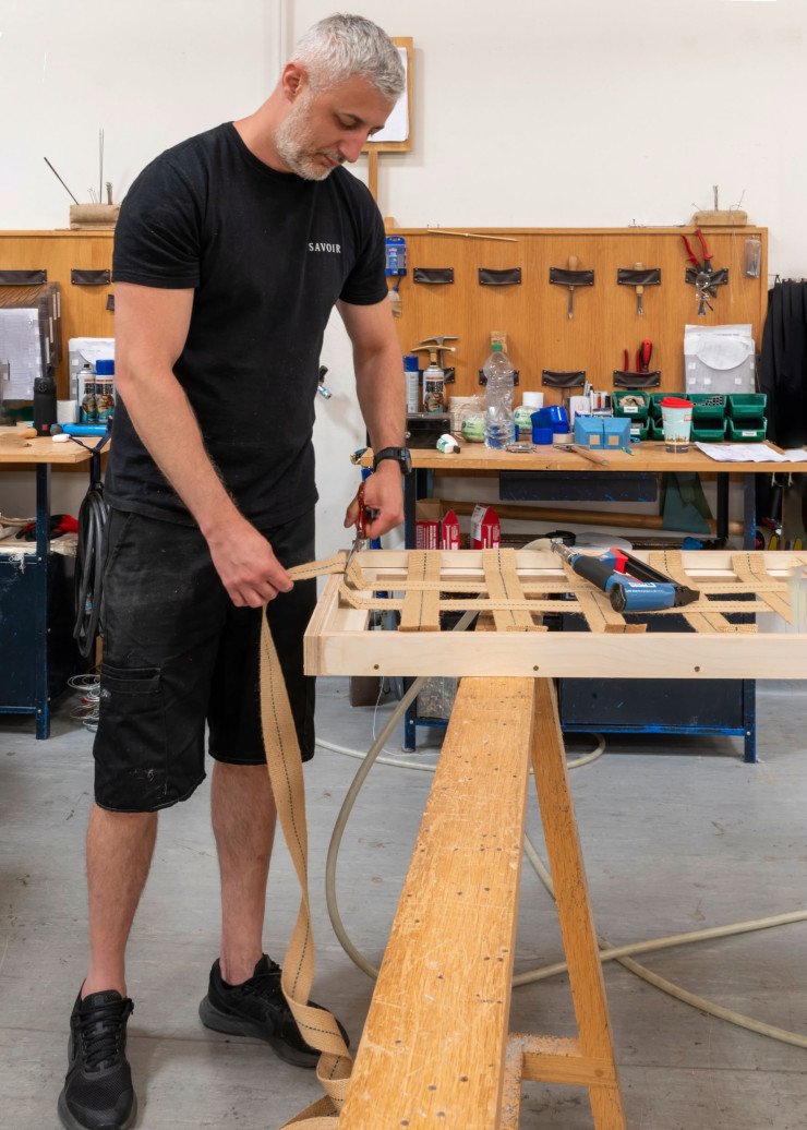 La réalisation d’un matelas ou d’un sommier est assurée par un seul et même artisan.