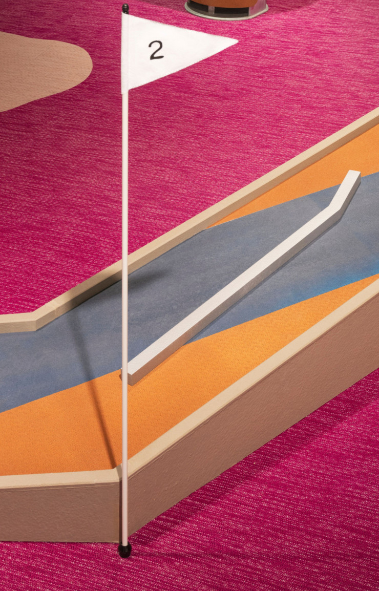 Le mini golf fuchsia de Surface Club.