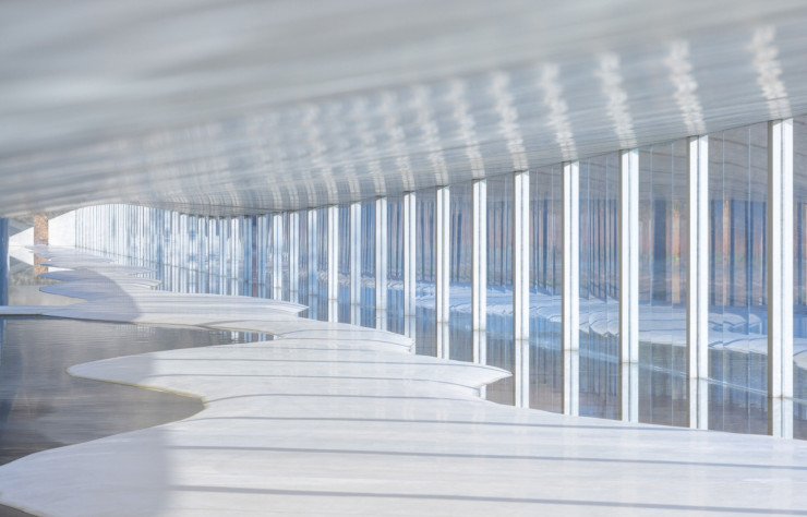 En Chine, Le Zaishui Art Museum, OVNI architectural monumental, se fond dans le paysage (c) Arch-Exist Photography
