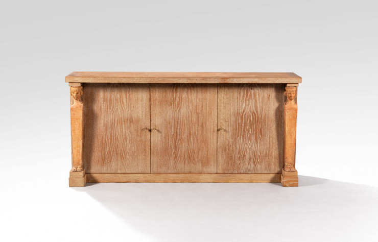 Meuble d’appui de Jean-Charles Moreux ayant appartenu à Yves Gastou.