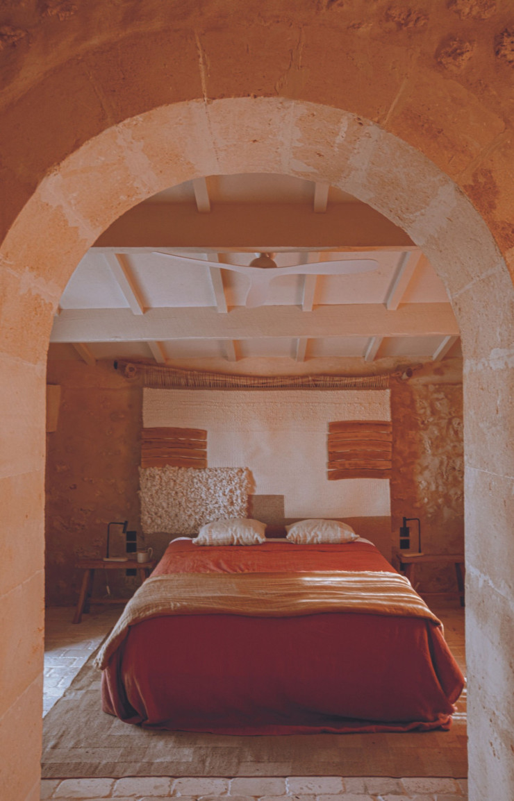 Cette ancienne ferme traditionnelle a été transformée en hôtel par le cabinet d’architecture Atelier du Pont. (c) Maria Missaglia et Karel Balas