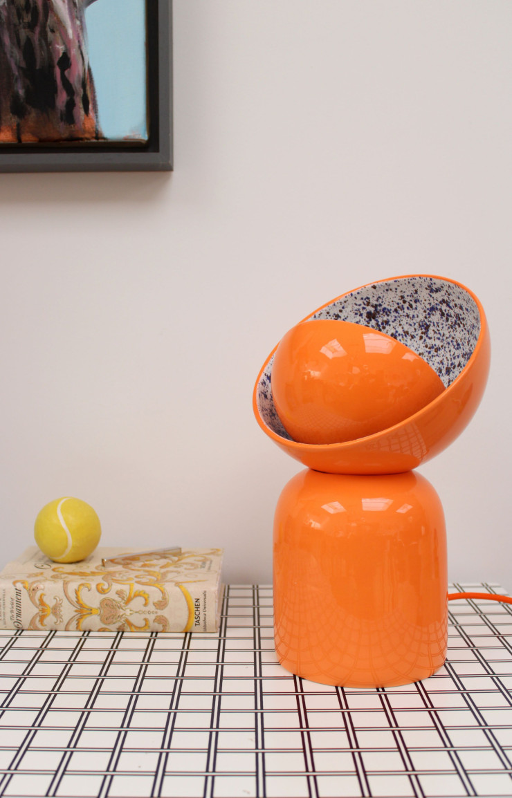 La lampe Rainbow de Villa Arev en mandarine.