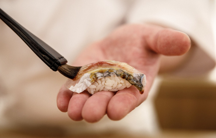 Quitter Paris direction le Japon le temps d’un midi. L’excellence japonaise proposée au 24/7 est sans clichés, dans une modernité assumée et respectueuse des traditions. 