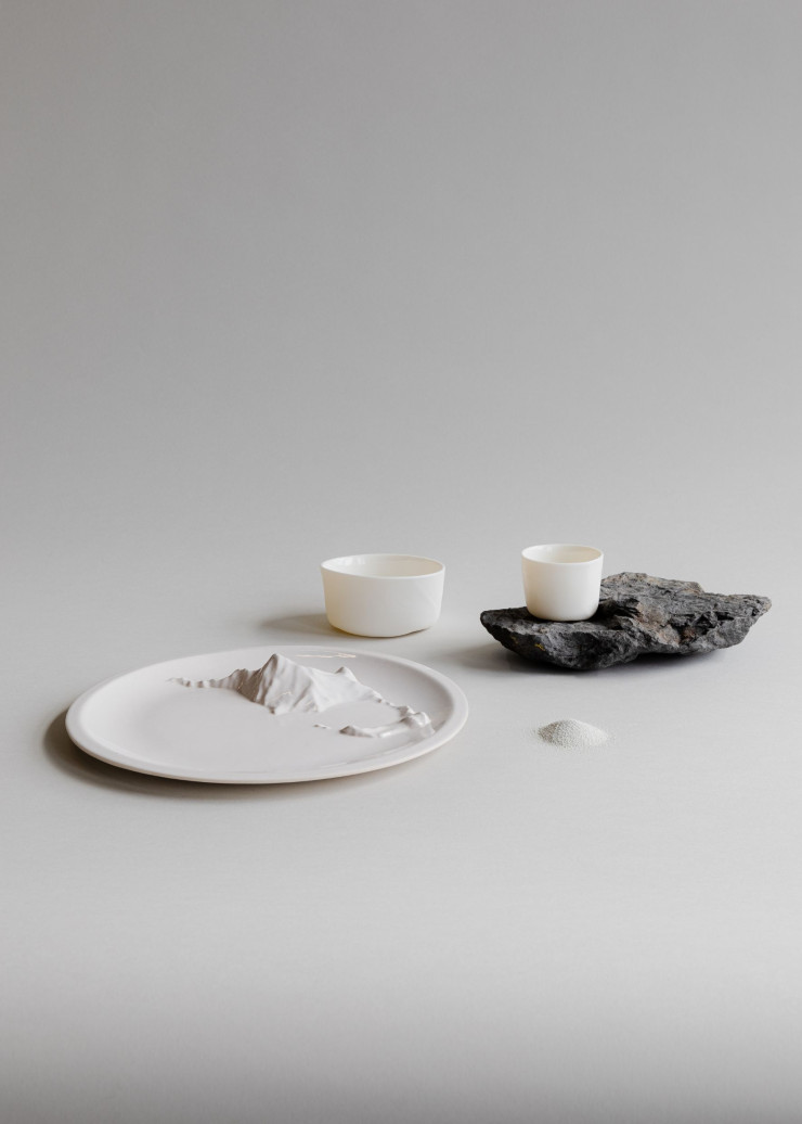 Assiette White Mountain, tasse à thé et tasse à expresso Ocean, en porcelaine.