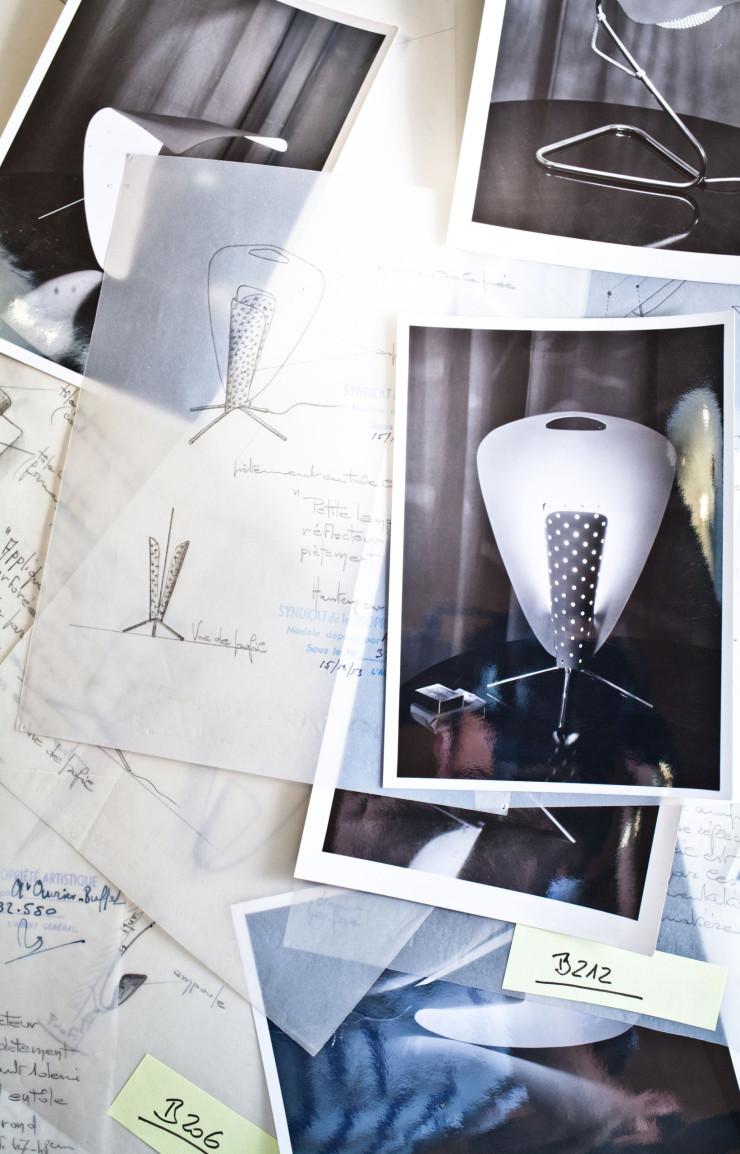 Dans les archives profuses de Michel Buffet, l’« état civil » en noir et blanc de ses lampes sans âge rappelle leurs soixante printemps. (c) Young-Ah Kim