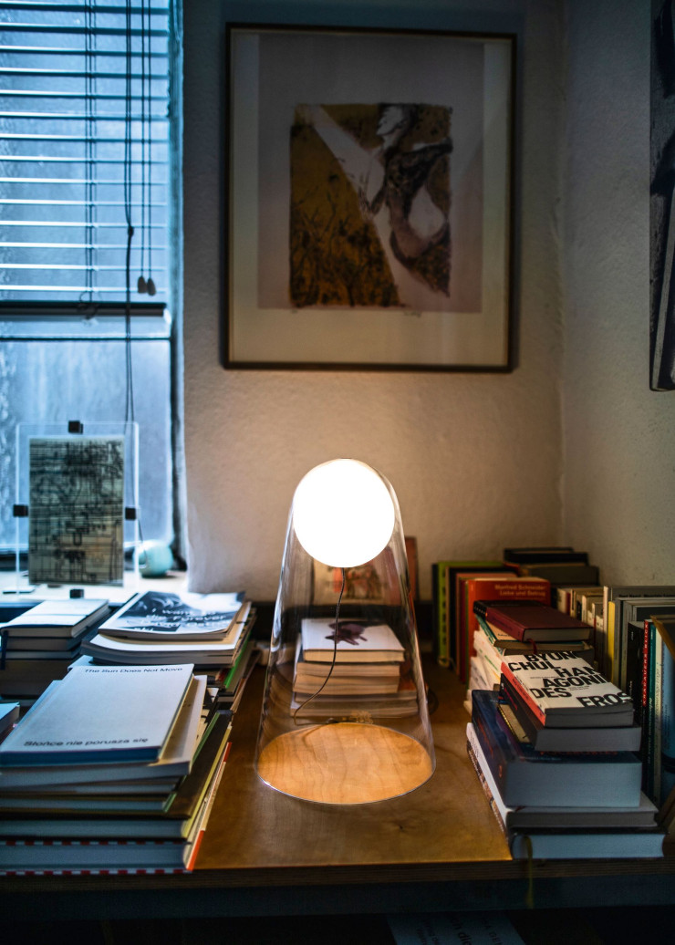 En 2022, l’éditeur s’est investi encore plus concrètement dans la culture du design avec l’acquisition de 90 % des parts de la société fondée en 1966 par le grand designer de luminaires allemand Ingo Maurer.