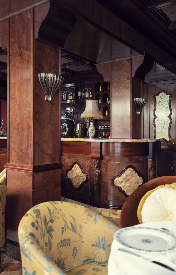 Procope se réinvente avec son temps, avec la volonté d’en préserver son âme et son décor, de transmettre toute la richesse de son histoire, mais aussi d’en faire une destination pour les gastronomes en quête d’une cuisine bourgeoise.