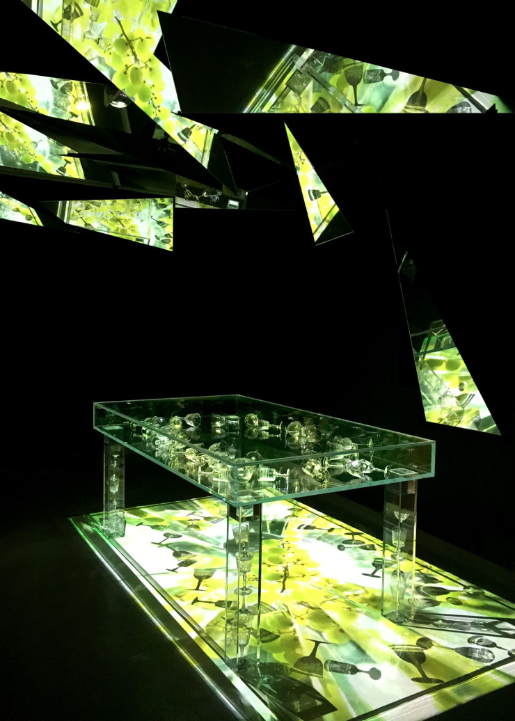 Installation Table dynamique à la galerie Au fond de la cour (Paris VIe).
