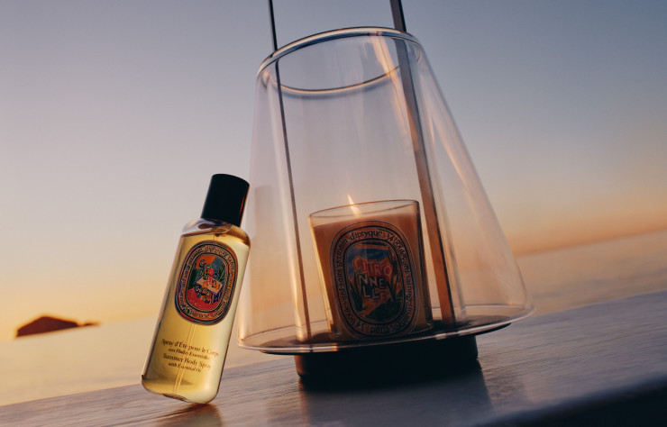 Spray d’été et bougie parfumée décorées par Alexandre Benjamin Navet pour Diptyque.