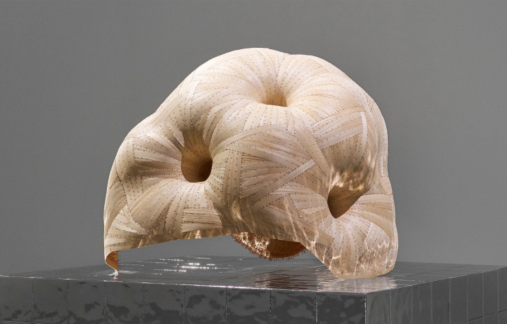 « #16 », de Heechan Kim, République de Corée. Frêne et fil de cuivre, 1 067 x 813 x 813 mm. 2023