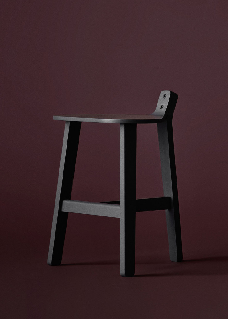 Tabouret Broncoen chêne massif (Karakter, 2015).