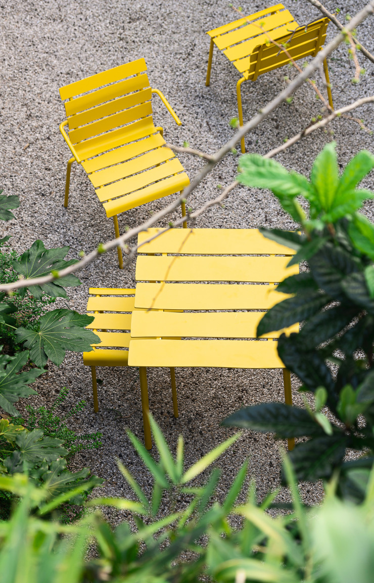 Mobilier de jardin créé par Maarten Baas pour Valerie Objects.