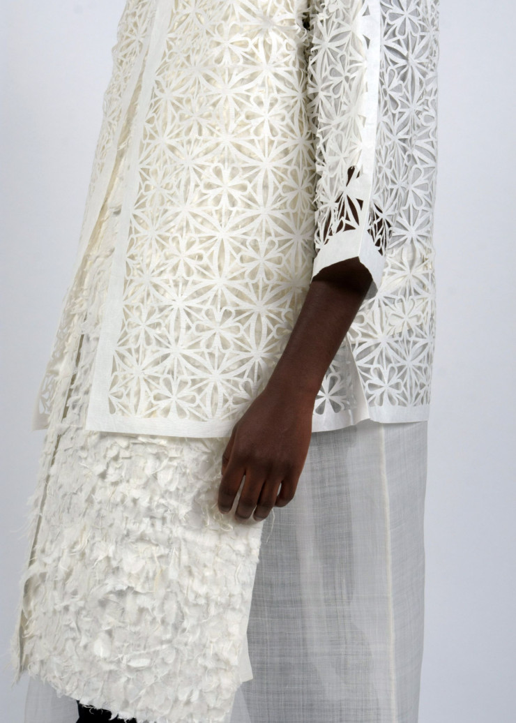 La styliste coréenne Sun Lee crée des vêtements biodégradables avec cette fameuse matière. Ici, la collection « Consumption of Heritage ».
