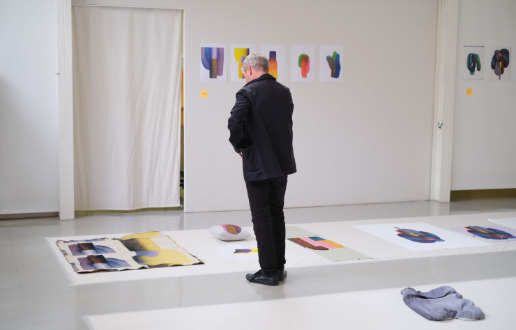 Tout a été techniquement pensé pour que le vêtement ne soit pas une version « allégée » des dessins de Ronan Bouroullec.