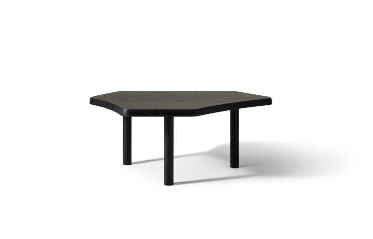 La table asymétrique Montparnasse rééditée par Cassina.