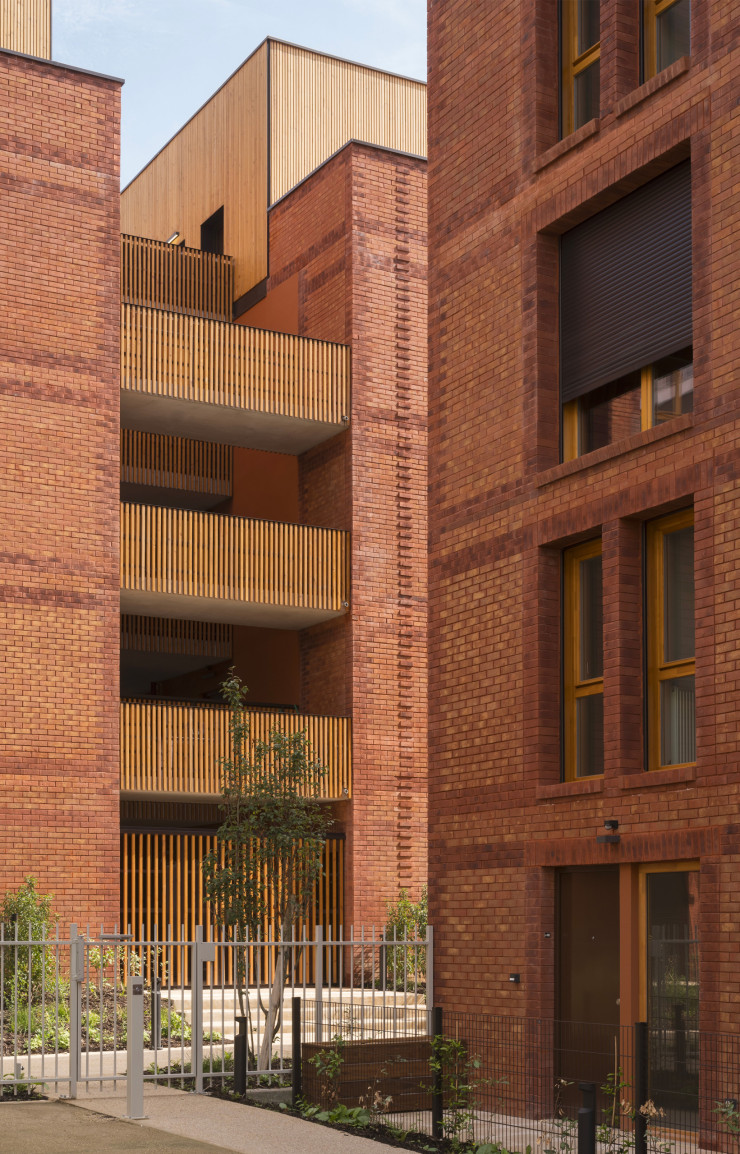 Brooklyn ? Et non, Bagneux ! Tolila+Gilliland ont revu et corrigé le logement social, en utilisant notamment un nouveau matériaux, la maxi-brique porteuse, qui réduit ainsi l’utilisation du béton dans la construction. © Cyrille Weiner