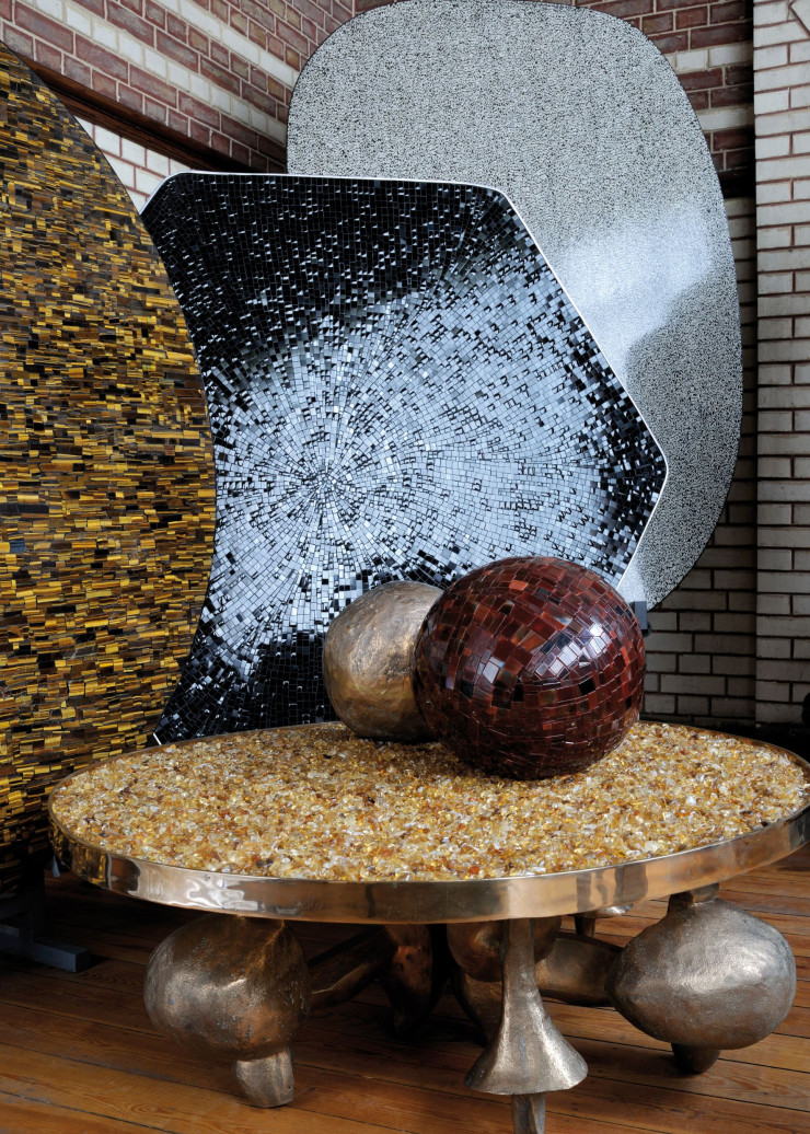 Pendant soixante-cinq ans, Ado Chale prôna « l’art de vivre avec l’art ». Une exposition retrospective lui est consacrée à l’Hôtel Solvay, 2024 – IDEAT