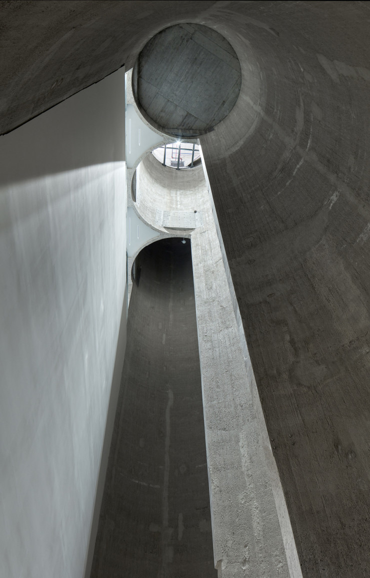 Il a fallu repenser entièrement l’architecture du bâtiment qui n’avait pas été pensé pour accueillir du public, et encore moins des œuvres.