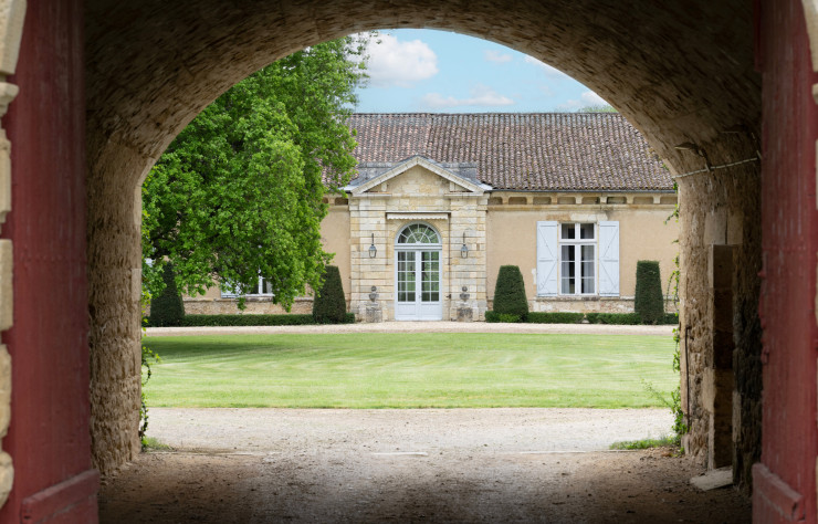 Son père, héritier de la plus ancienne maison d’armagnac au monde, a bercé l’entrepreneuse dans ce monde à part.