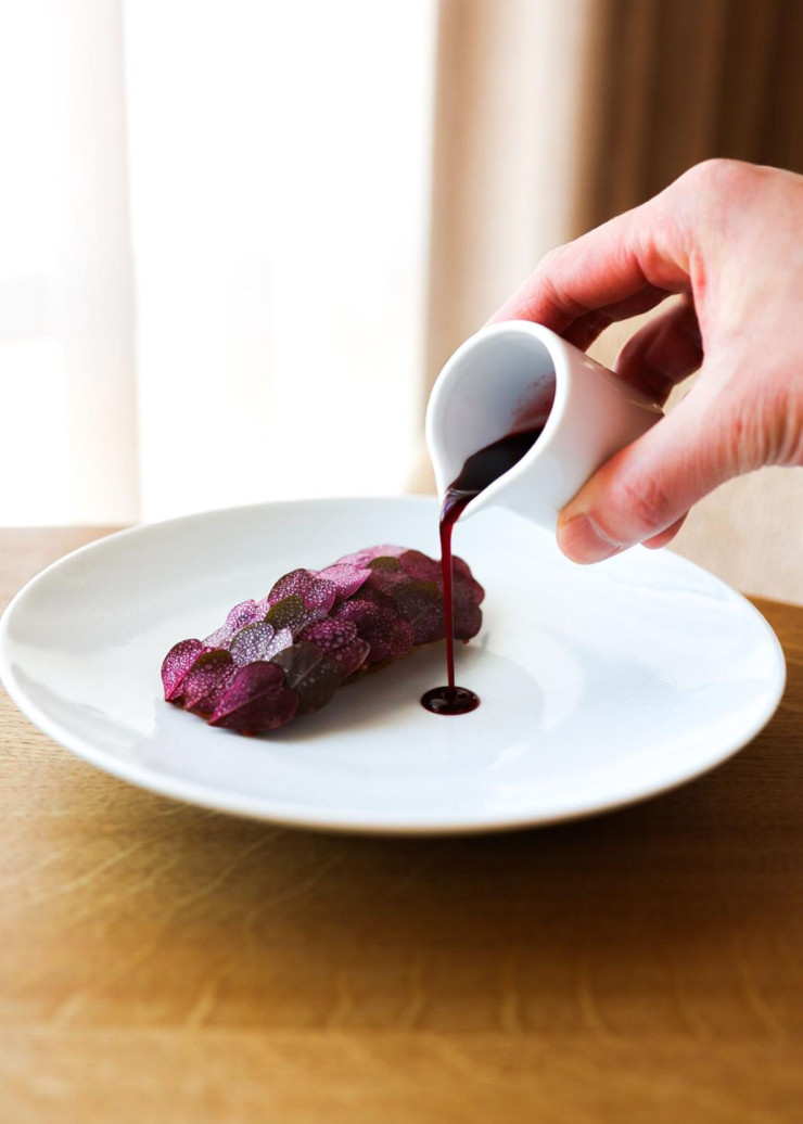 Un dressage sobre, en accord avec la cuisine du chef.