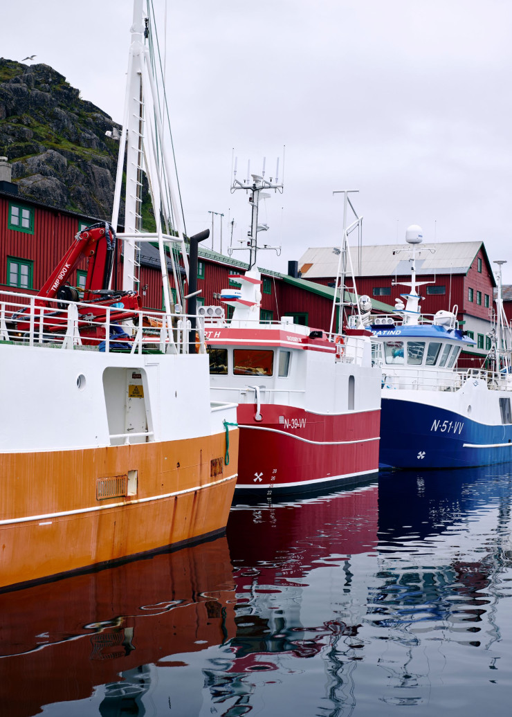 Bateaux colorés servant à la pêche à la morue et au skrei, les deux ressources halieutiques de l’archipel. © Laurent Fabre