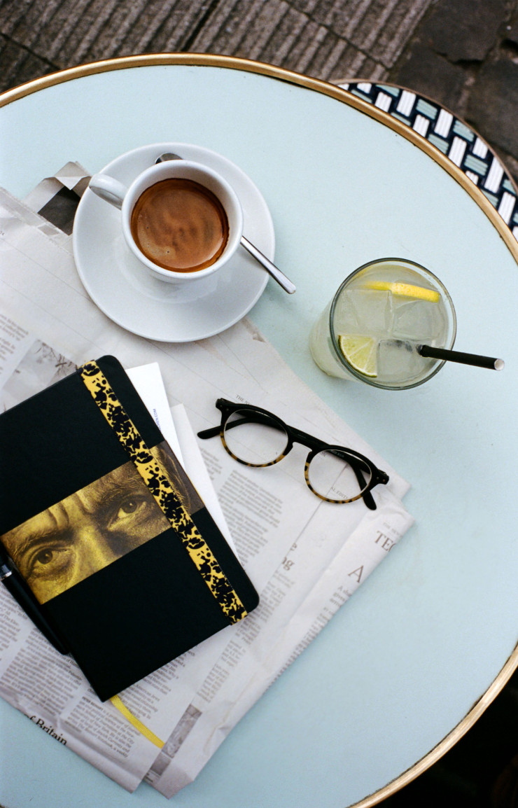 Lunettes de lecture et carnet, Izipizi x Moleskine.