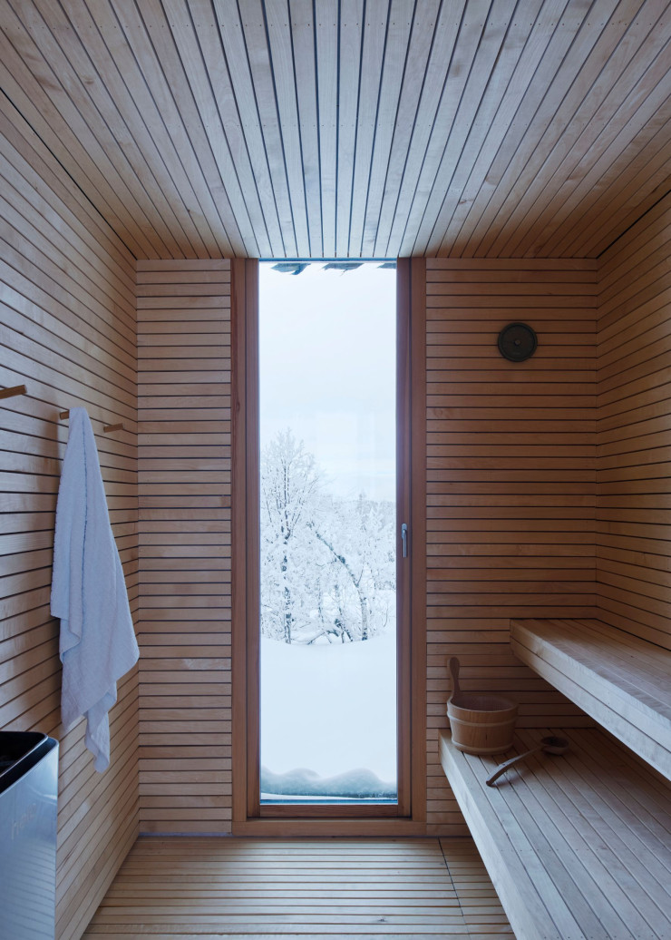 Le sauna est en épicéa, qui résiste mieux que le pin à la chaleur de la vapeur.