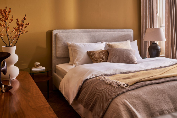 Le matelas est garni artisanalement de laine Exmoor Horn et revêtu de tissu Tencel.