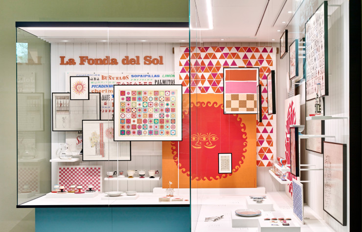 L’exposition « Alexander Girard. A Designer’s Universe » du Vitra Design Museum (2016) illustre le processus de l’architecte dans la réalisation de ses « oeuvres d’art totales ».