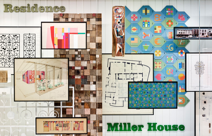 L’exposition « Alexander Girard. A Designer’s Universe » du Vitra Design Museum (2016) illustre le processus de l’architecte dans la réalisation de ses « oeuvres d’art totales ».