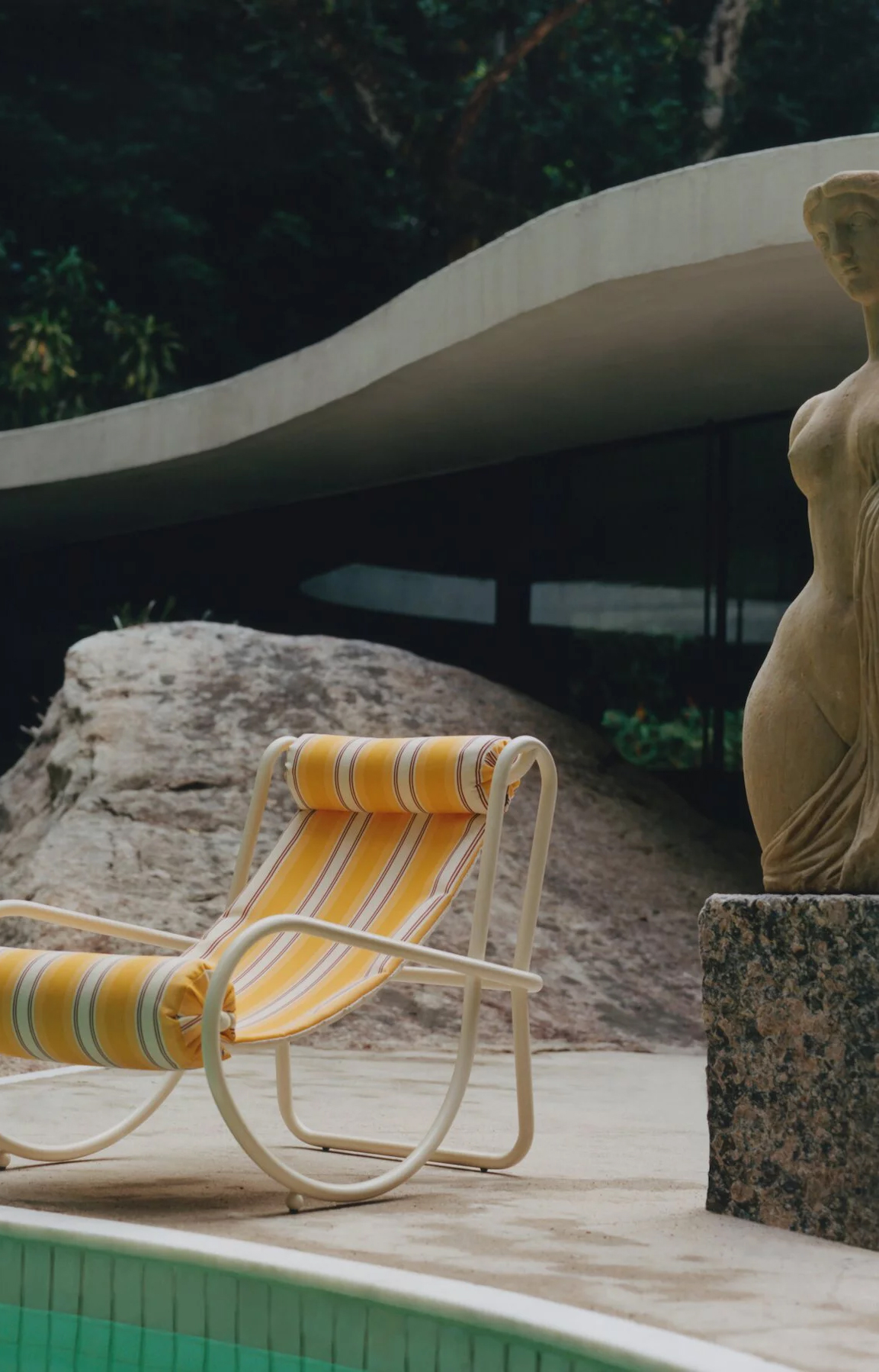 jacquemus-gae-aulenti-transat-2