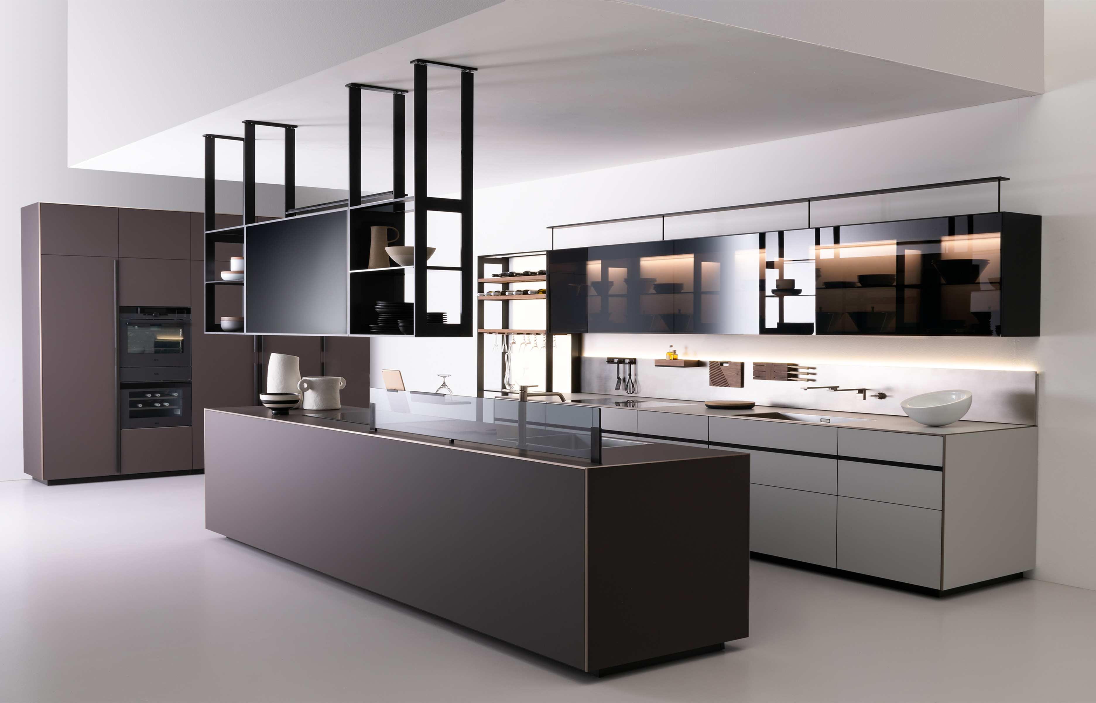 Noire, transparente, boisée... La rédaction d'IDEAT décrypte les trois tendances à adopter dans sa cuisine cette année, Paris, France