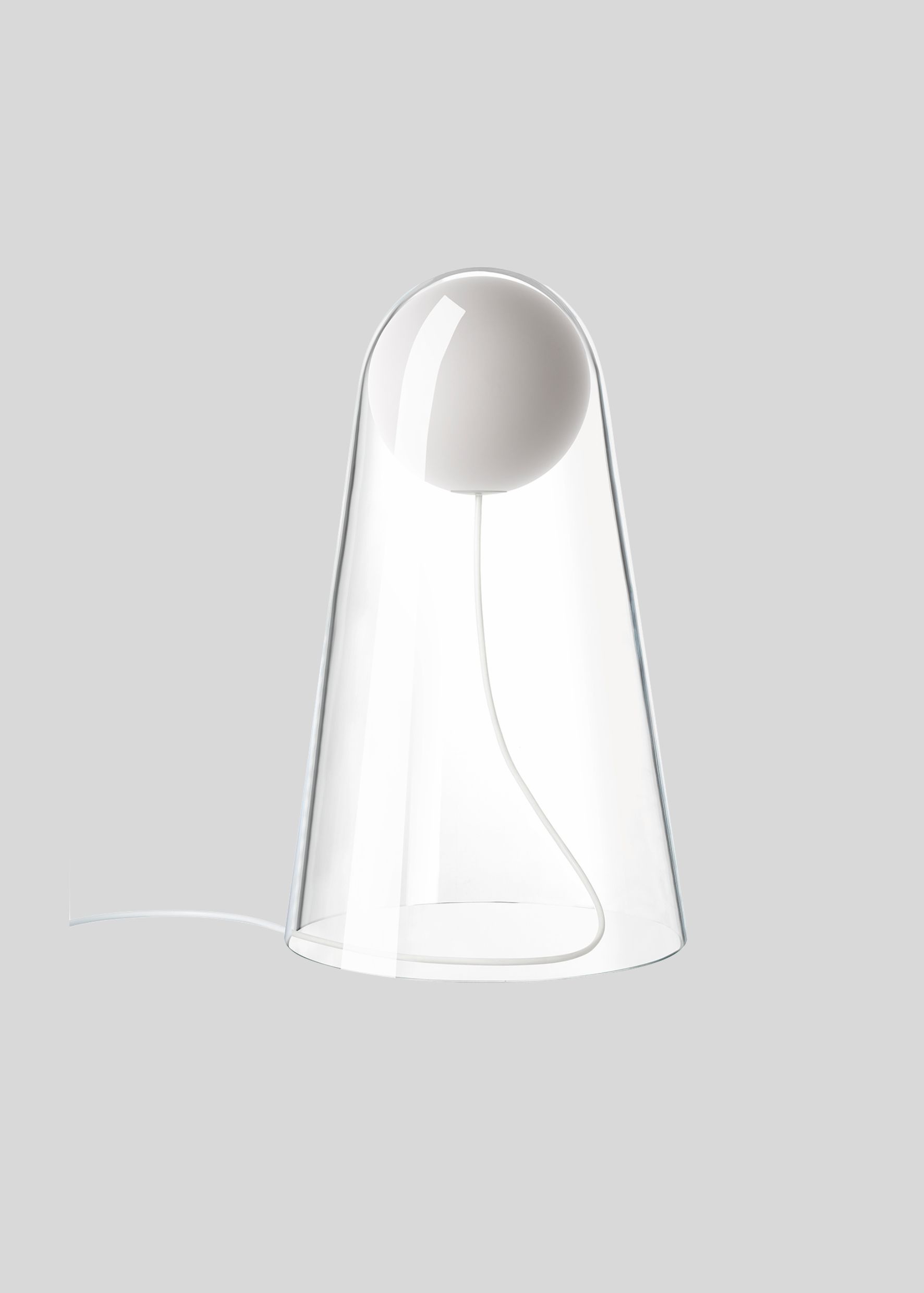 De la pince à cheveux en métal Prada au rouge à lèvres Liquide Vinyl Byredo, zoom sur les objets et vêtements Space Age à adopter cet année